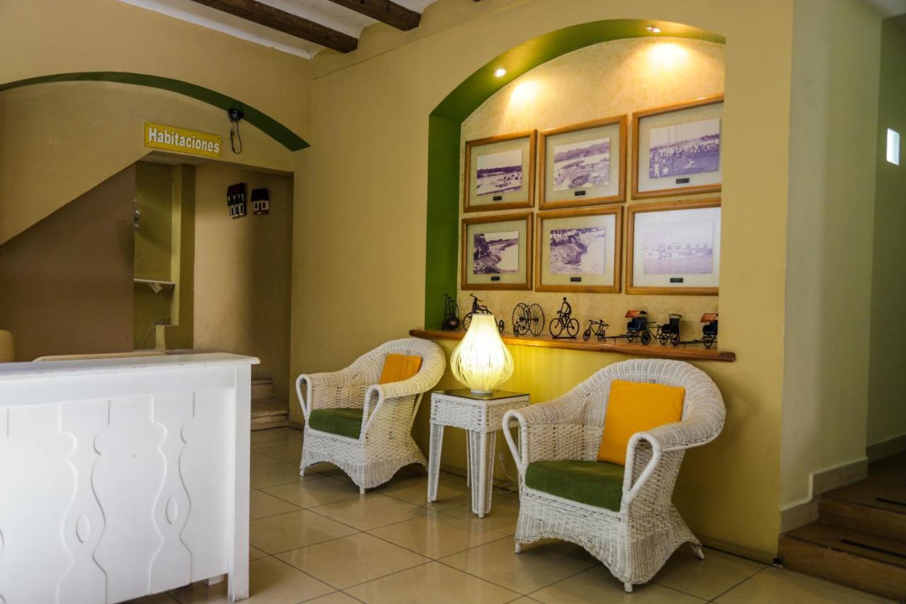 Hotel Peten Express Флорес Екстер'єр фото