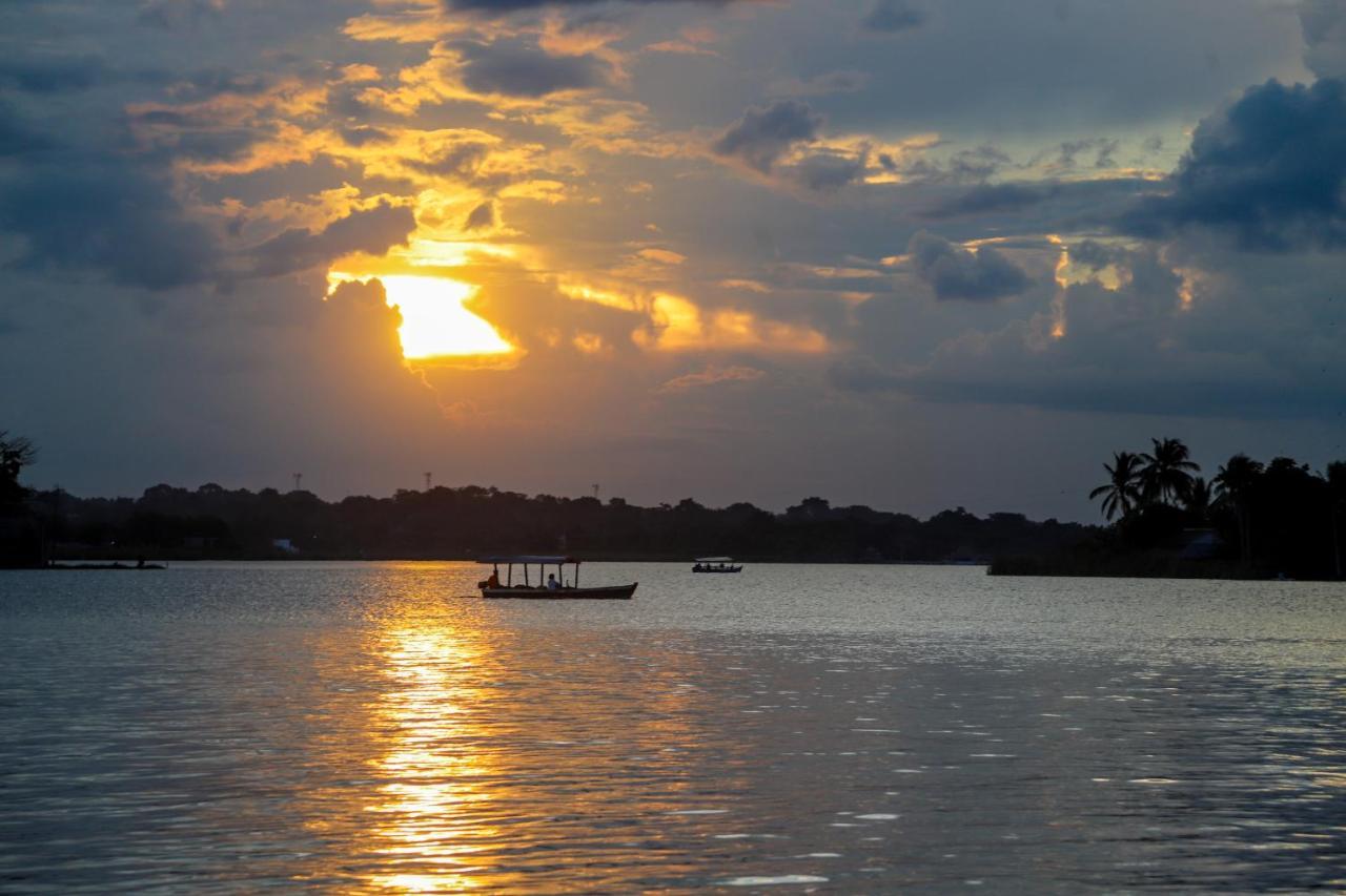 Hotel Peten Express Флорес Екстер'єр фото